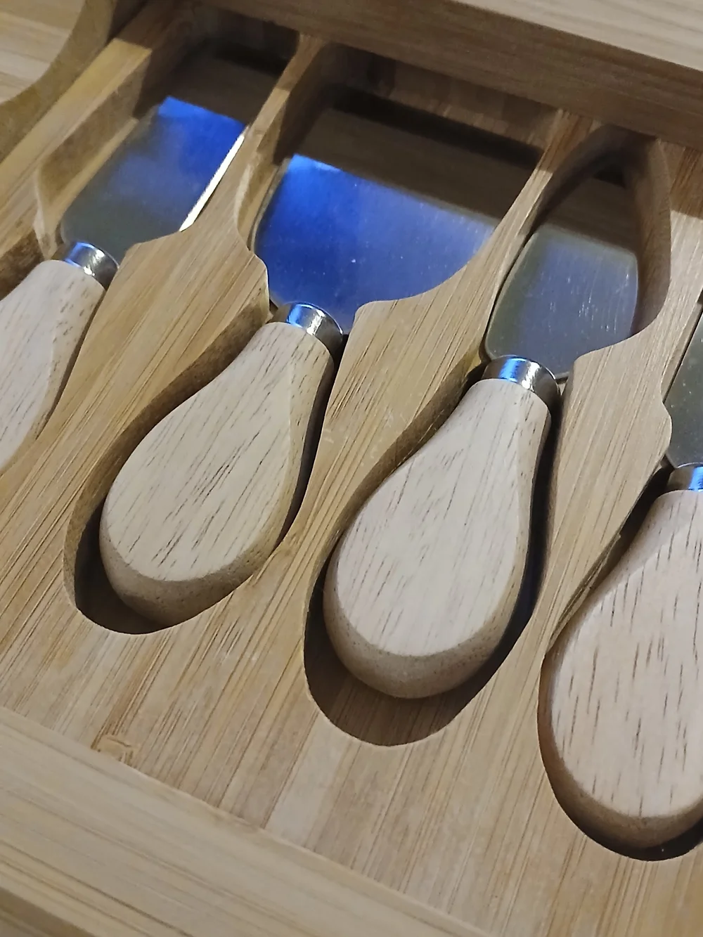 Mizbak Bamboo Cheese Board Set with Four Cheese Knives - BRAND NEW